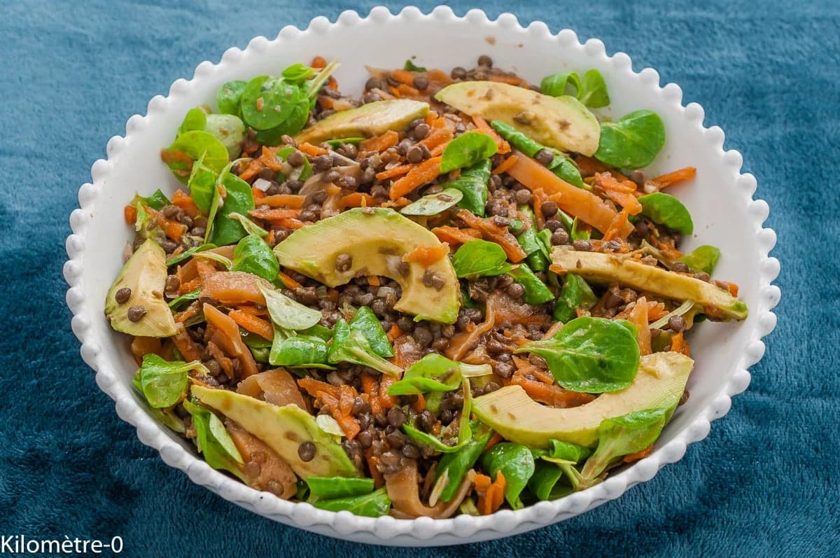 Salad cà rốt bào, đậu lăng và bơ