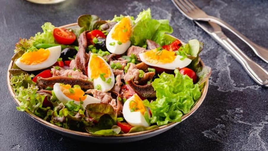 Salade Niçoise: salad rau củ và cá ngừ kiểu Pháp, phiên bản truyền thống