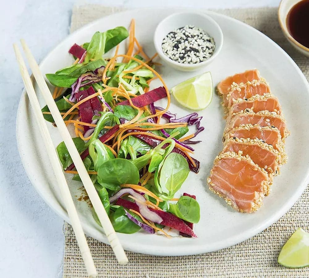 Tataki cá hồi áp chảo cùng đĩa salad rau giòn Florette